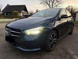 Blau Gebraucht 2020 Mercedes B200 Night Van / Kleinbus | 21.390 € (Guter Preis)