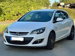 Weiß Gebraucht 2013 Opel Astra Edition Limousine | 9.000 € (Teuer)