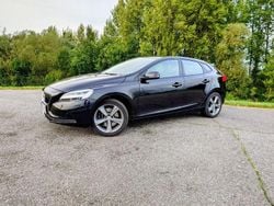 Schwarz Gebraucht 2017 Volvo V40 Momentum Kombi | 12.100 € (Guter Preis)