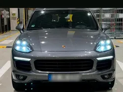 Grau Gebraucht 2016 Porsche Cayenne GTS SUV | 34.500 €