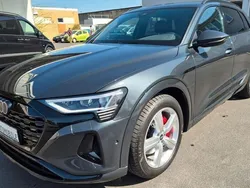 Manhattangrau metallic Gebraucht 2023 Audi Q8 e-tron Sport SUV | 42.990 €