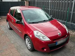 Rot Gebraucht 2014 Renault Clio III Kleinwagen | 2.499 €