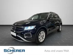 Deep black perleffekt (metallic) Gebraucht 2025 VW T-Roc Life SUV | 28.900 € (Superpreis)