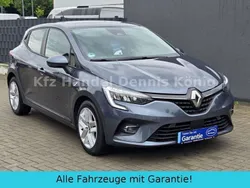 Grau Gebraucht 2022 Renault Clio V Business Limousine | 12.750 € (Guter Preis)