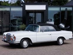 Weiß Gebraucht 1970 Mercedes W111 SE Cabrio | 295.000 €