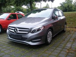 Grau Gebraucht 2017 Mercedes B200 Van / Kleinbus | 19.300 € (Fairer Preis)