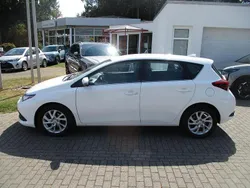 Weiß Gebraucht 2017 Toyota Auris Comfort Limousine | 12.300 € (Fairer Preis)