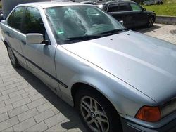 Silber Gebraucht 1994 BMW 320 Limousine | 1.300 €