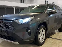 Grau Gebraucht 2019 Toyota RAV4 Comfort SUV | 29.590 € (Teuer)