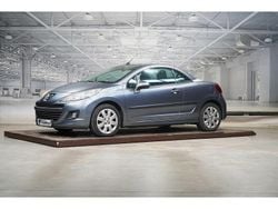 Grau Gebraucht 2010 Peugeot 207 CC Cabrio | 600 €