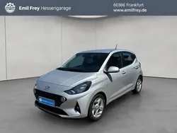 Sleek silver metallic Gebraucht 2023 Hyundai i10 Trend Kleinwagen | 14.750 € (Guter Preis)
