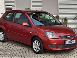 Rot Gebraucht 2007 Ford Fiesta Futura Kleinwagen | 2.650 € (Etwas zu teuer)