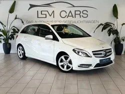 Weiß Gebraucht 2014 Mercedes B180 Van / Kleinbus | 13.690 € (Fairer Preis)