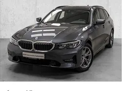 Grau Gebraucht 2022 BMW 320 Sport Line Kombi | 24.990 € (Guter Preis)