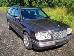 Andere außenfarben Gebraucht 1994 Mercedes E280 Kombi | 7.000 €