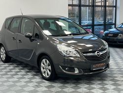 Grau Gebraucht 2016 Opel Meriva Edition Van / Kleinbus | 8.199 €