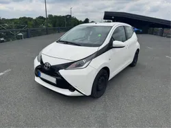 Weiß Gebraucht 2016 Toyota Aygo Kleinwagen | 5.900 € (Fairer Preis)