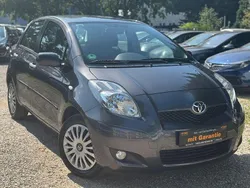 Grau Gebraucht 2010 Toyota Yaris Eco Limousine | 6.490 € (Teuer)