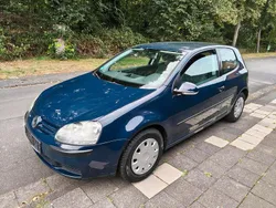 Blau Gebraucht 2004 VW Golf V Kleinwagen | 2.899 € (Fairer Preis)