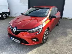Rot Gebraucht 2022 Renault Clio V Zen Kleinwagen | 15.590 € (Guter Preis)