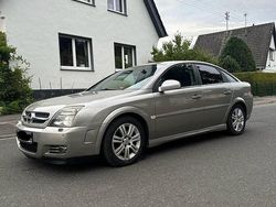 Grau Gebraucht 2005 Opel Vectra Limousine | 1.699 € (Fairer Preis)