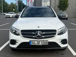 Weiß Gebraucht 2018 Mercedes GLC300 AMG line SUV | 31.200 € (Teuer)