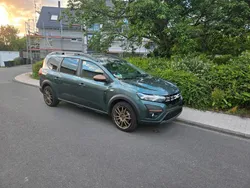 Grün Gebraucht 2024 Dacia Jogger Extreme Kombi | 20.500 € (Fairer Preis)