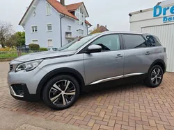Grau Gebraucht 2019 Peugeot 5008 Allure Van / Kleinbus | 17.490 € (Fairer Preis)