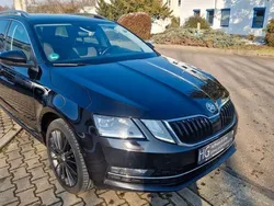 Schwarz Gebraucht 2020 Skoda Octavia Style Kombi | 12.000 €