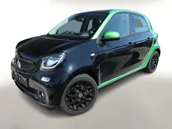Schwarz / grün Gebraucht 2018 Smart ForFour Electric Drive Passion | 8.821 € (Guter Preis)