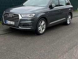 Grau Gebraucht 2015 Audi Q7 SUV | 34.000 € (Teuer)