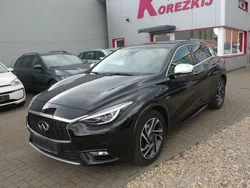 Schwarz Gebraucht 2016 Infiniti Q30 Kleinwagen | 12.789 € (Superpreis)