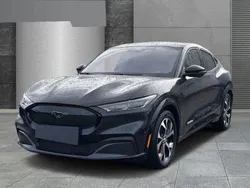 Grau Gebraucht 2022 Ford Mustang Mach-E SUV | 39.089 € (Etwas zu teuer)