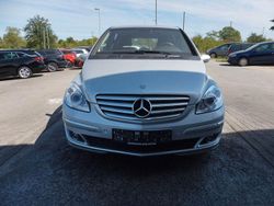 Silber Gebraucht 2006 Mercedes B200 Van / Kleinbus | 8.900 € (Teuer)