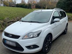Weiß Gebraucht 2009 Ford Focus Kombi | 2.000 € (Guter Preis)