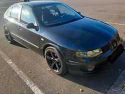 Schwarz Gebraucht 2000 Seat Leon Kleinwagen | 1.500 €