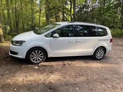 Weiß Gebraucht 2017 VW Sharan Comfortline Van / Kleinbus | 18.300 € (Fairer Preis)