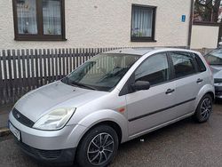 Grau Gebraucht 2003 Ford Fiesta Limousine | 1.800 € (Etwas zu teuer)