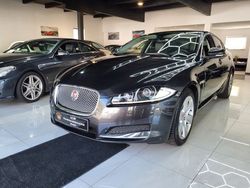 Grau Gebraucht 2014 Jaguar XF Limousine | 16.399 €