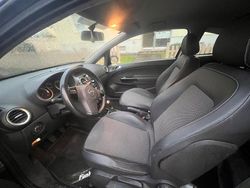 Schwarz Gebraucht 2007 Opel Corsa Kleinwagen | 900 €