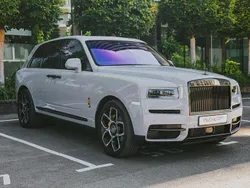 Grau Gebraucht 2021 Rolls Royce Cullinan SUV | 375.100 € (Superpreis)