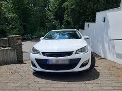 Weiß Gebraucht 2013 Opel Astra Kombi | 5.950 € (Teuer)