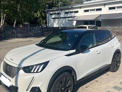 Weiß Gebraucht 2021 Peugeot e-2008 SUV | 17.650 € (Etwas zu teuer)