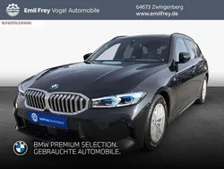 Saphirschwarz metallic Gebraucht 2024 BMW 320 Performance Kombi | 40.440 € (Fairer Preis)