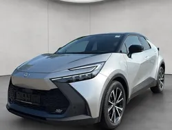 Shimmering silver metallic / dach schwarz Gebraucht 2023 Toyota C-HR Team SUV | 31.490 € (Superpreis)