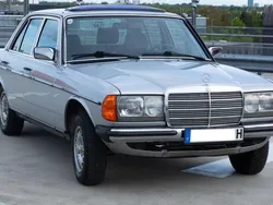 Silber Gebraucht 1983 Mercedes 240 Limousine | 13.900 €