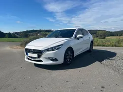 Weiß Gebraucht 2017 Mazda 3 Center-Line Limousine | 11.800 € (Fairer Preis)