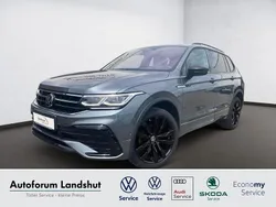 Grau platinum grey Gebraucht 2023 VW Tiguan Allspace R-line SUV | 38.690 € (Fairer Preis)