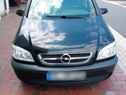 Schwarz Gebraucht 2004 Opel Zafira Van / Kleinbus | 2.400 €