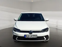 Weiß Gebraucht 2024 VW Polo Life Kleinwagen | 21.900 € (Etwas zu teuer)